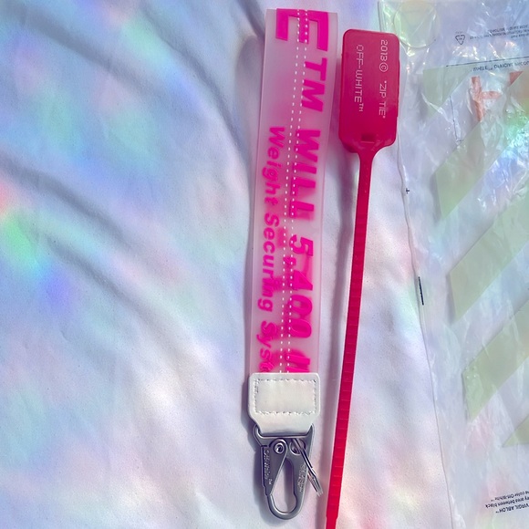 Off White key Wristlet Strap - Picture 2 of 3